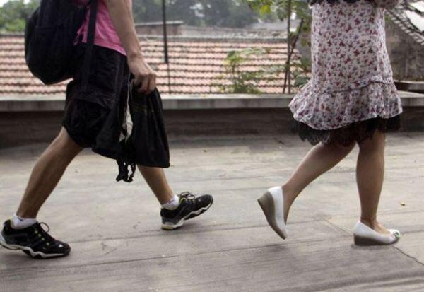 Awas, Modus Baru Ngintip Celana dalam Wanita!