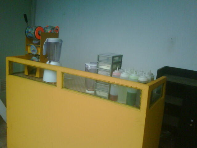 Dijual gerobak/meja counter ex bubble drink (lengkap dengan peralatan)