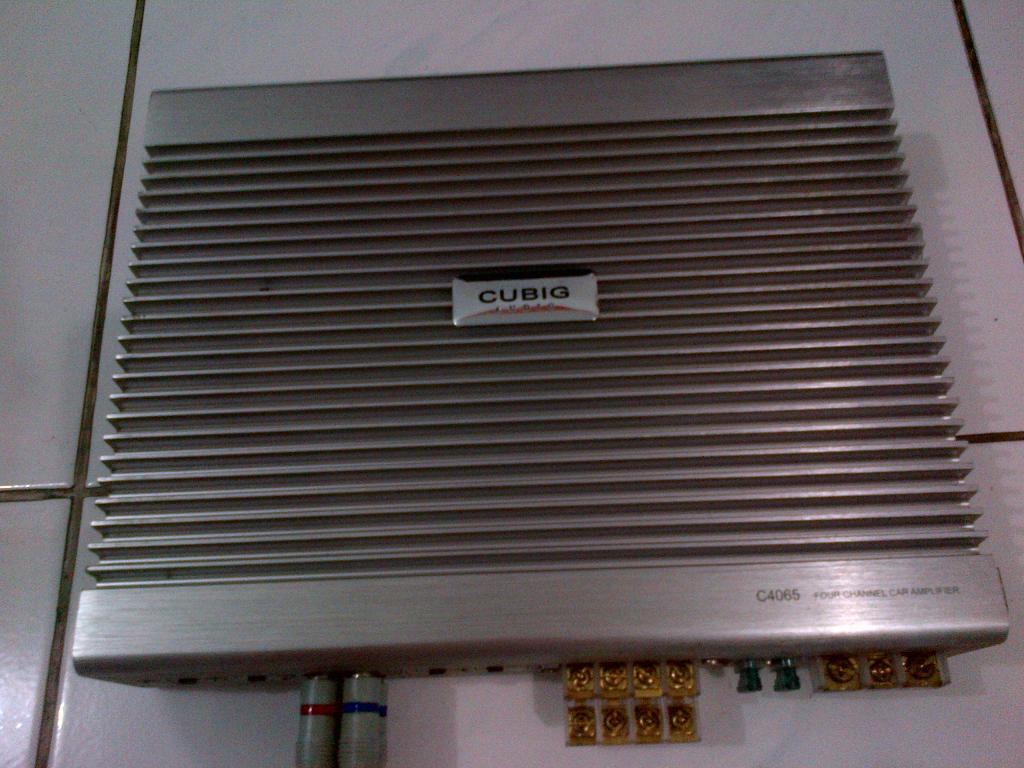 Power 4 chanel dan 2 chanel merk Cubig berikut subwoofer wolf plus Kapasitor Cubig