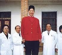 WANITA TERTINGGI DI DUNIA MENIGGAL