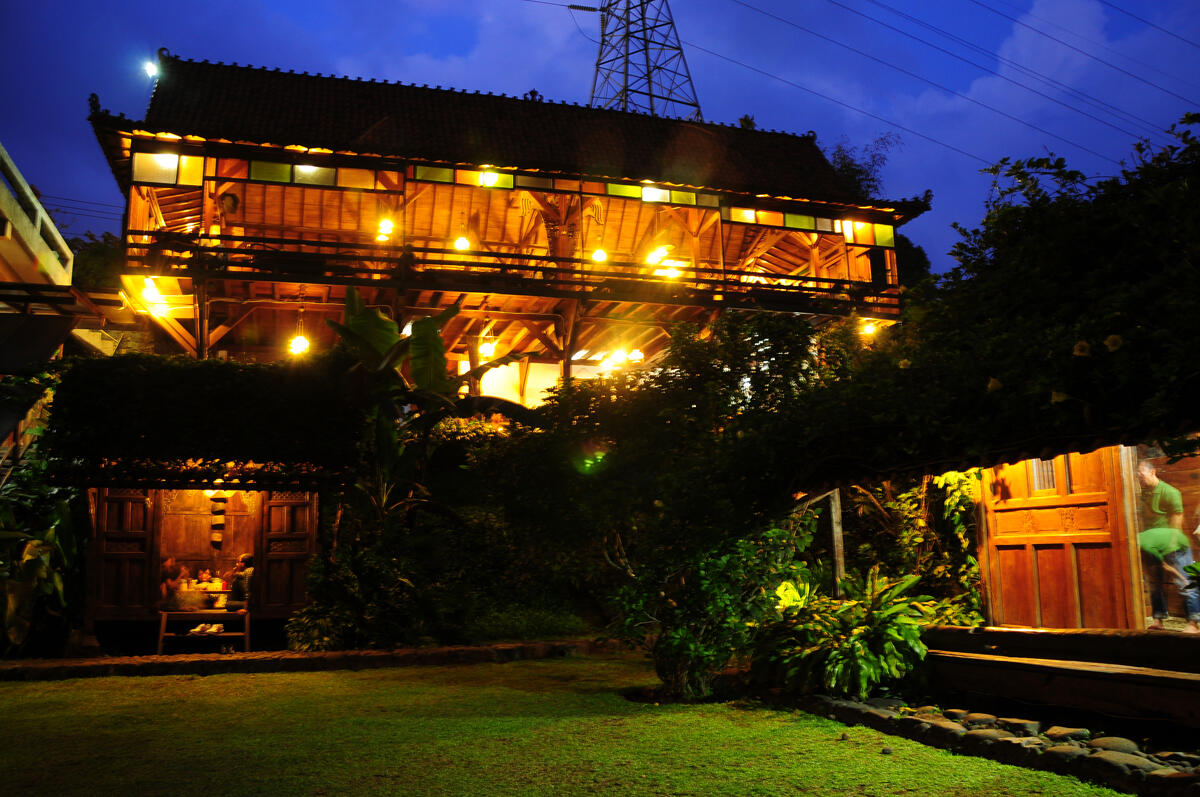 Rekomendasi Tempat Makan di Bandung (Middle-High)