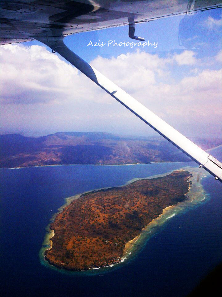 sesy jalan-jalan naik PK-ROR.