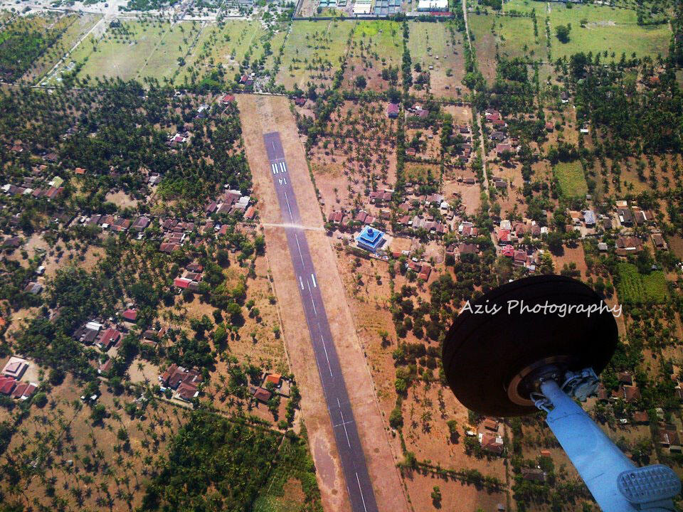 sesy jalan-jalan naik PK-ROR.