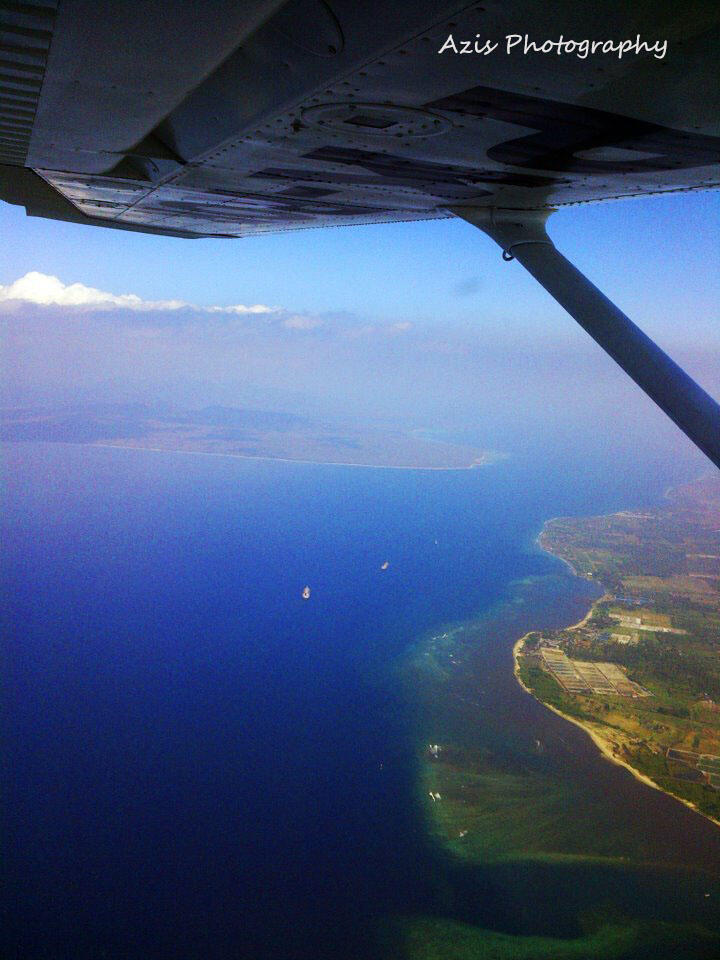 sesy jalan-jalan naik PK-ROR.