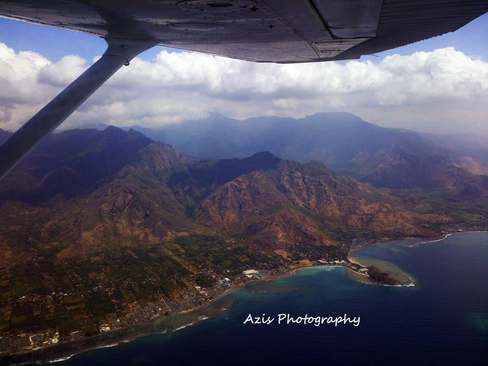 sesy jalan-jalan naik PK-ROR.