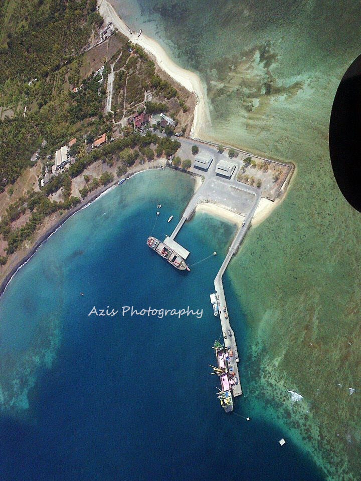 sesy jalan-jalan naik PK-ROR.