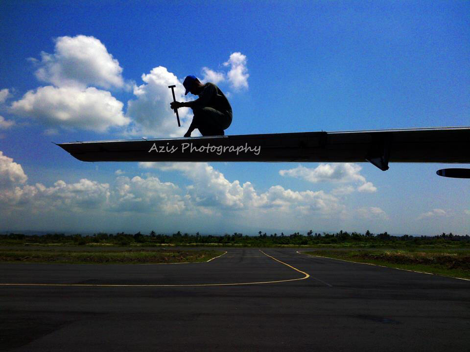 sesy jalan-jalan naik PK-ROR.