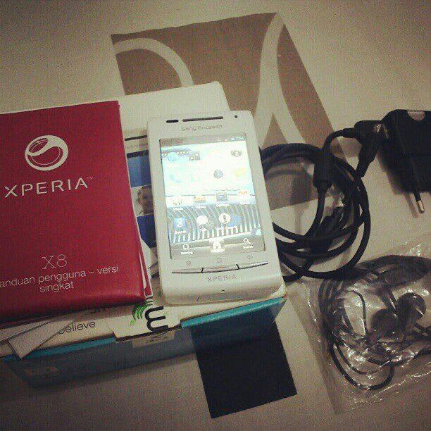 For sale: Sony Xperia X8 Fullset MULUS BANDUNG (bukan: motor, tv, mobil)