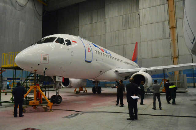 wow sukhoi super jet nya sky aviation siap dikirim ke indonesia senin depan