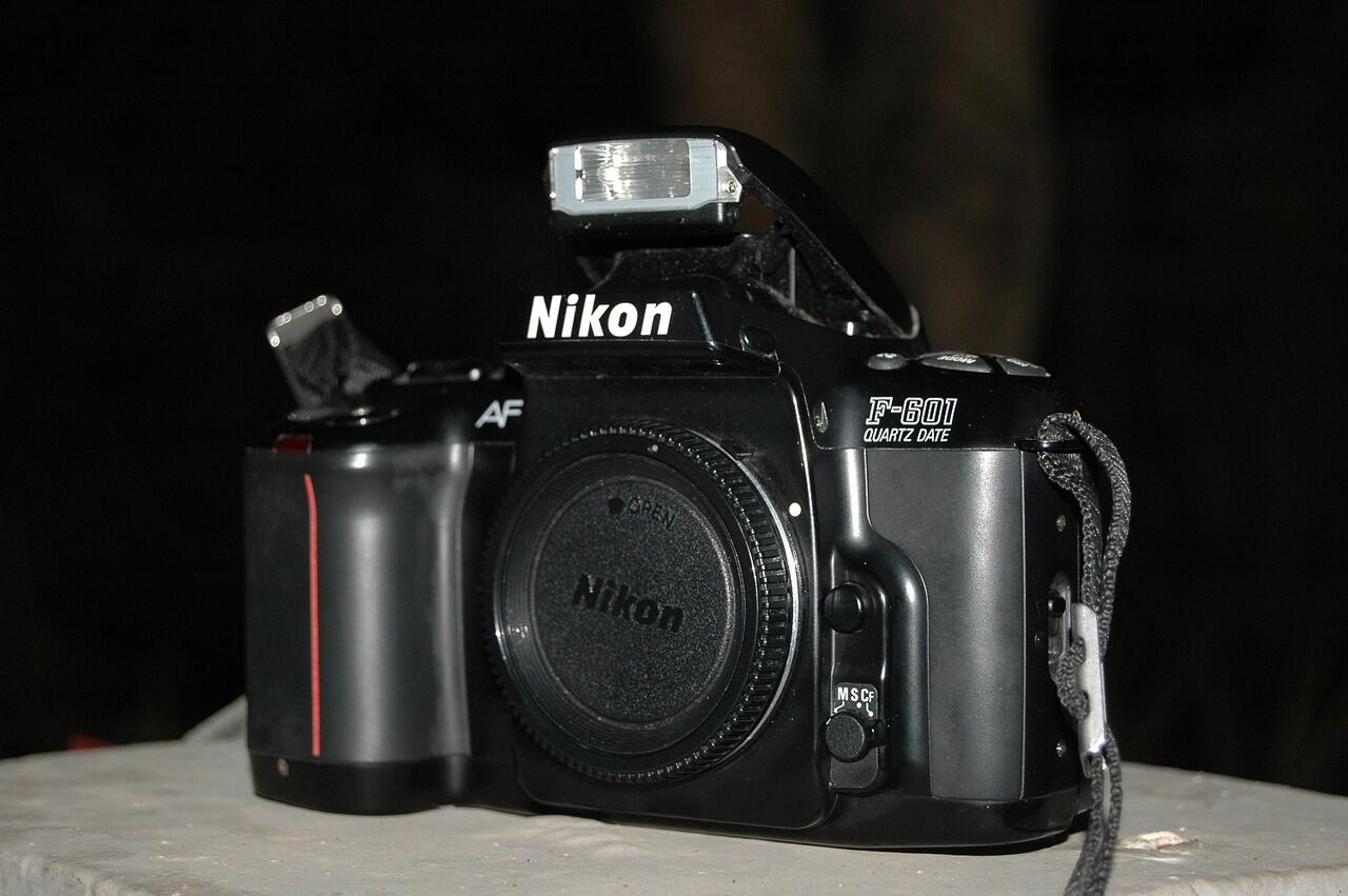 Di jual Kamera Analog NIKON F601 AF Quartz date (Body Only) Second