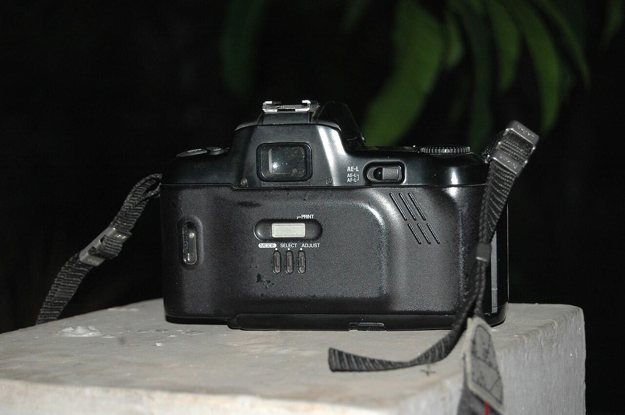 Di jual Kamera Analog NIKON F601 AF Quartz date (Body Only) Second