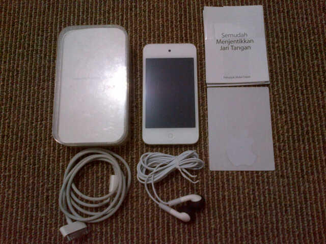 IPOD TOUCH 4 GEN "WHITE" KINYIS, MURAH