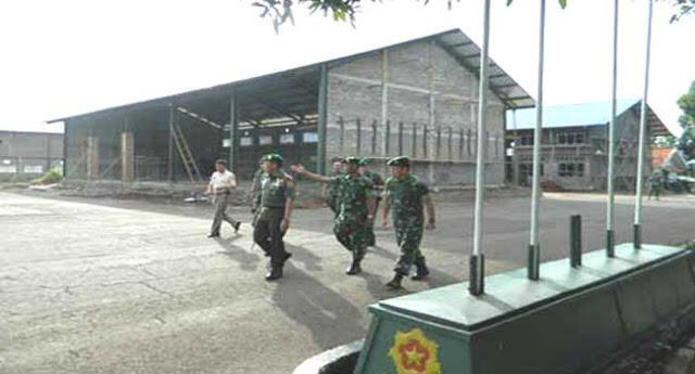 Pangkostrad Tinjau Pembangun Garasi Tank Leopard Yonkav 1 