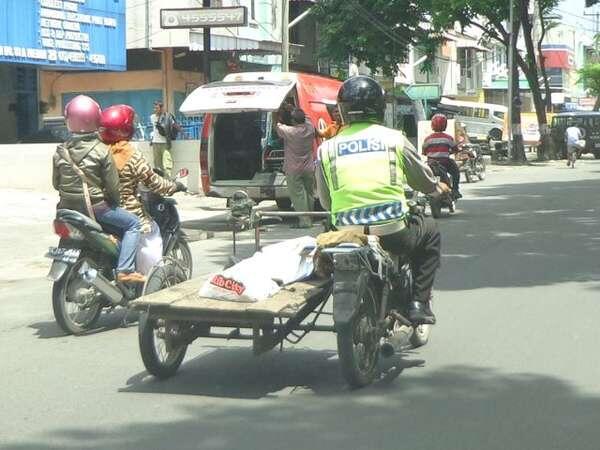 Side Job Pak Polisi??