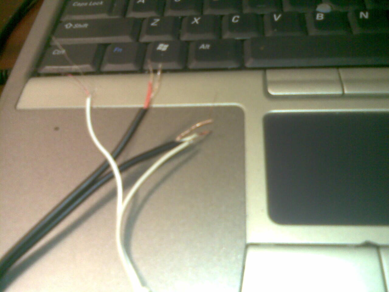 cara menyambung kabel headset mp3 yang putus.
