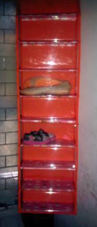 gantungan tempat sepatu