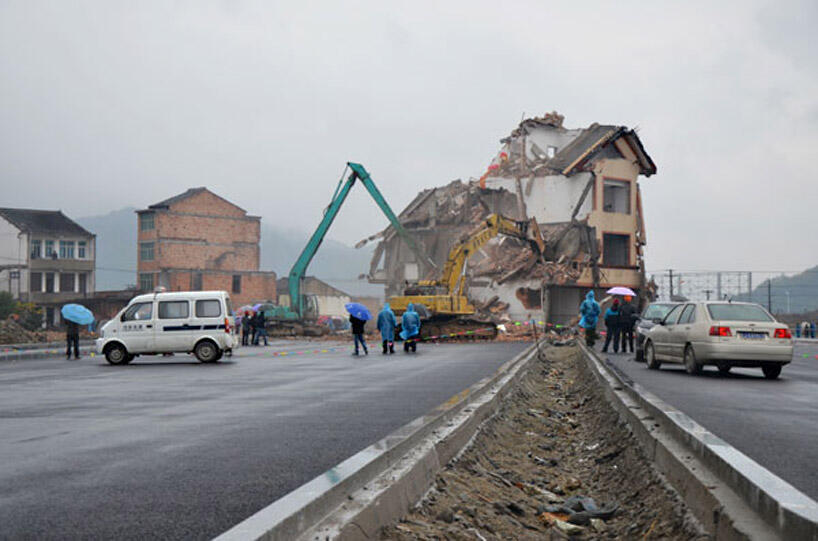 Rumah dengan teras jalan tol? Cekidot gan..