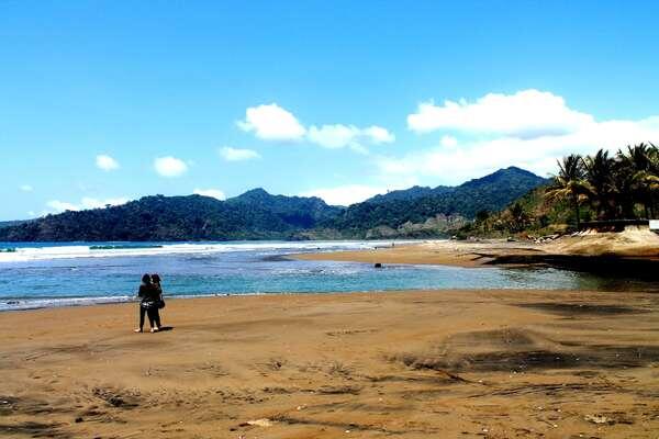 Sidem , Pantai Tercantik di Jawa Timur