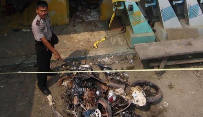 Bola naga rusak rumah dan motor warga di Tangerang