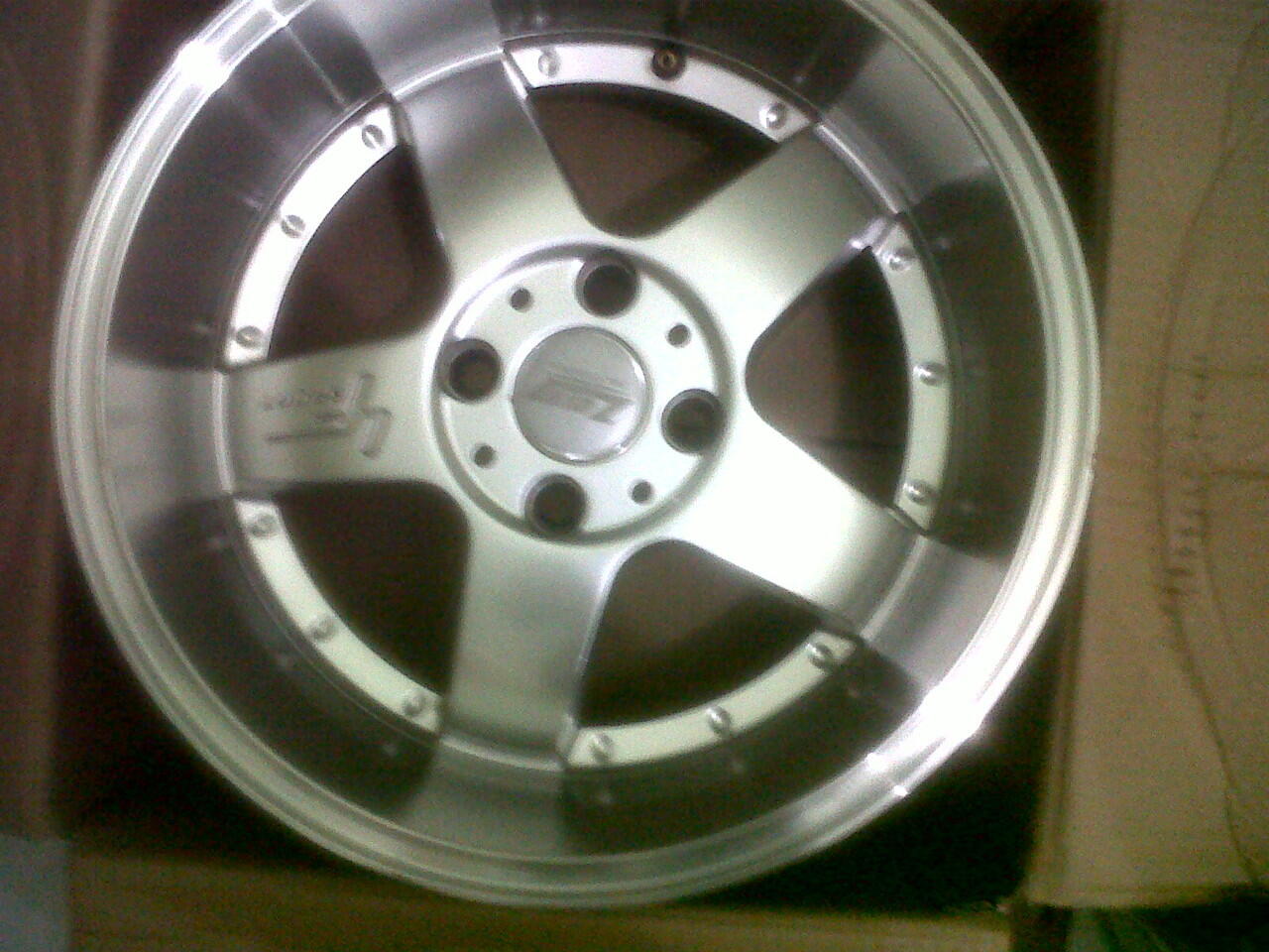 Terjual JUAL  VELG  MOBIL  CELONG  BELANG ZENTECH sport r15 