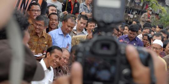 5 Banyolan Jokowi di pinggir kali ciliwung