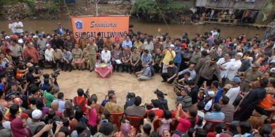 5 Banyolan Jokowi di pinggir kali ciliwung