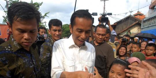 5 Banyolan Jokowi di pinggir kali ciliwung