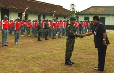 ANTISIPASI TAWURAN, SISWA SMK MAGELANG IKUTI DIKLAT BERSAMA TNI AD 