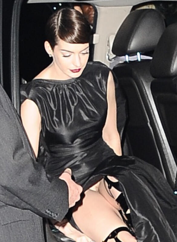 Hadiri premier film, Anne Hathaway lupa pakai dalaman gan