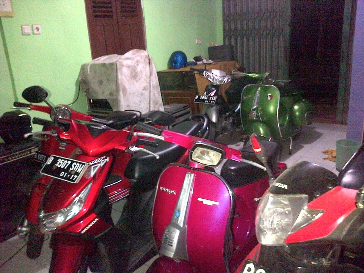 Vespa PTS tahun 1981 90 cc (Pinky)