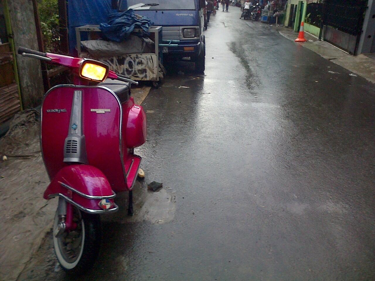 Vespa PTS tahun 1981 90 cc (Pinky)