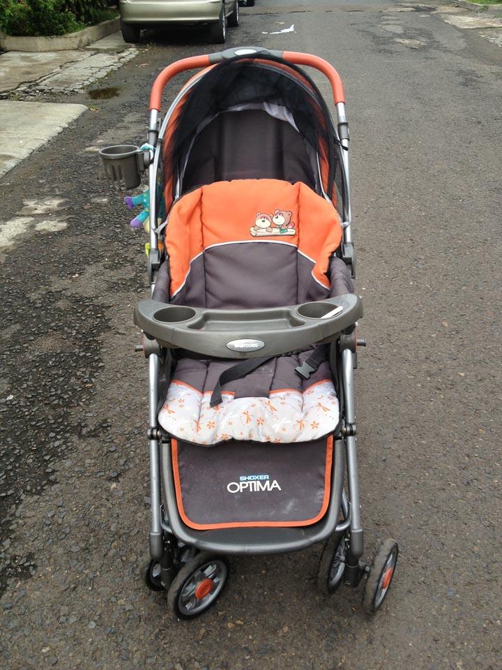 Stroller babydoes (bisa jadi ayunan)
