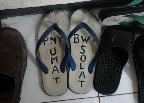 Cara dan Bahan Menghias Sandal Jepit SWALLOW