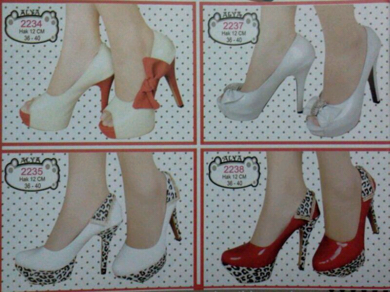 JUAL sandal dan sepatu edisi khusus NATAL (nggak nyesel dech)