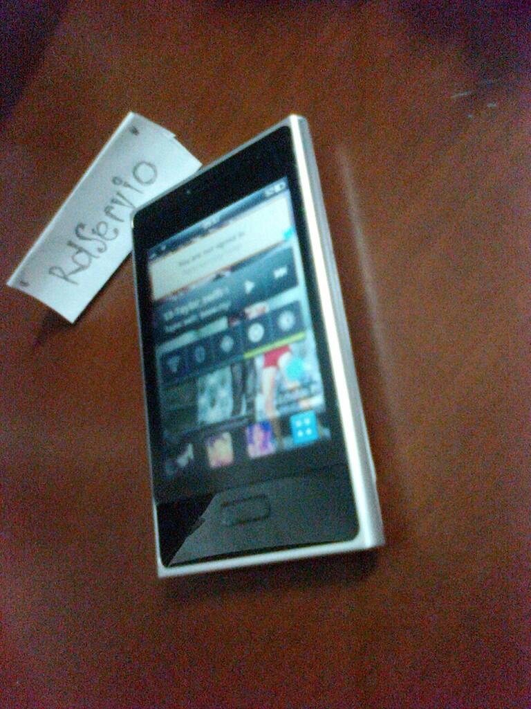 Jual Cepat LG Optimus L3 Android cuma 700rb baru 3 bln pake.