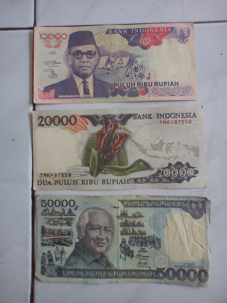 Uang kertas 10ribu, 20ribu, 50ribu
