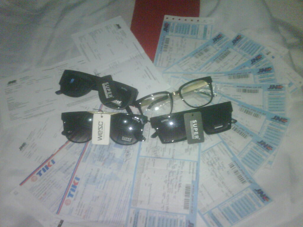 JUAL ANEKA KACAMATA FASHION(SUPER RETRO,KAREM WALKER,OAKLEY,RAYBAN DLL)