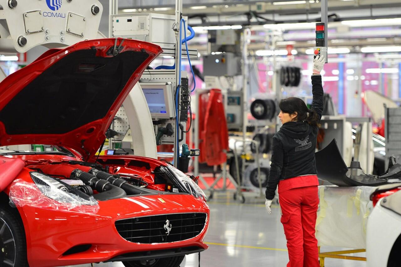 Ferrari : Inside the factory (Pabrik pembuatan Ferrari) HD