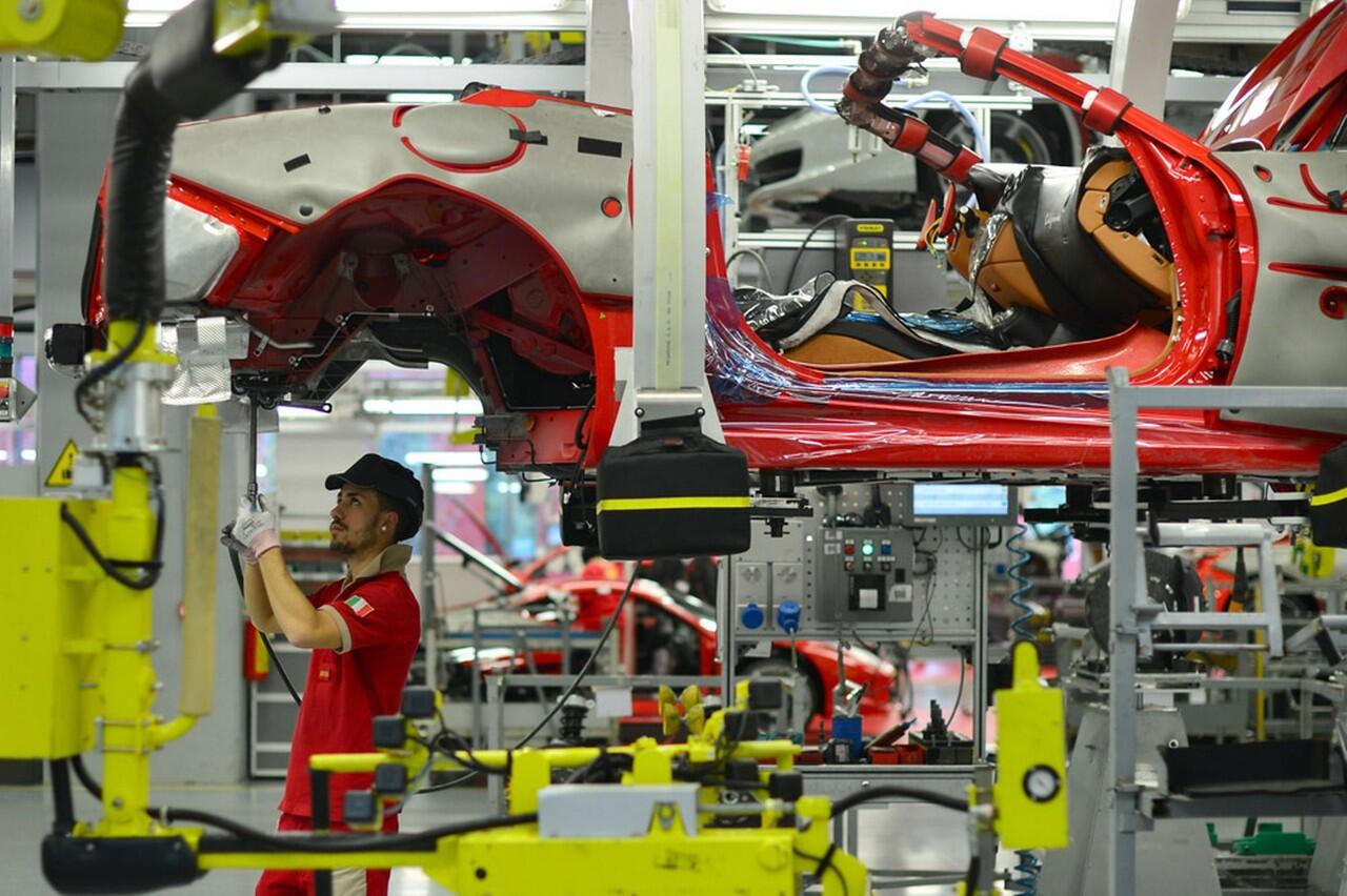 Ferrari : Inside the factory (Pabrik pembuatan Ferrari) HD