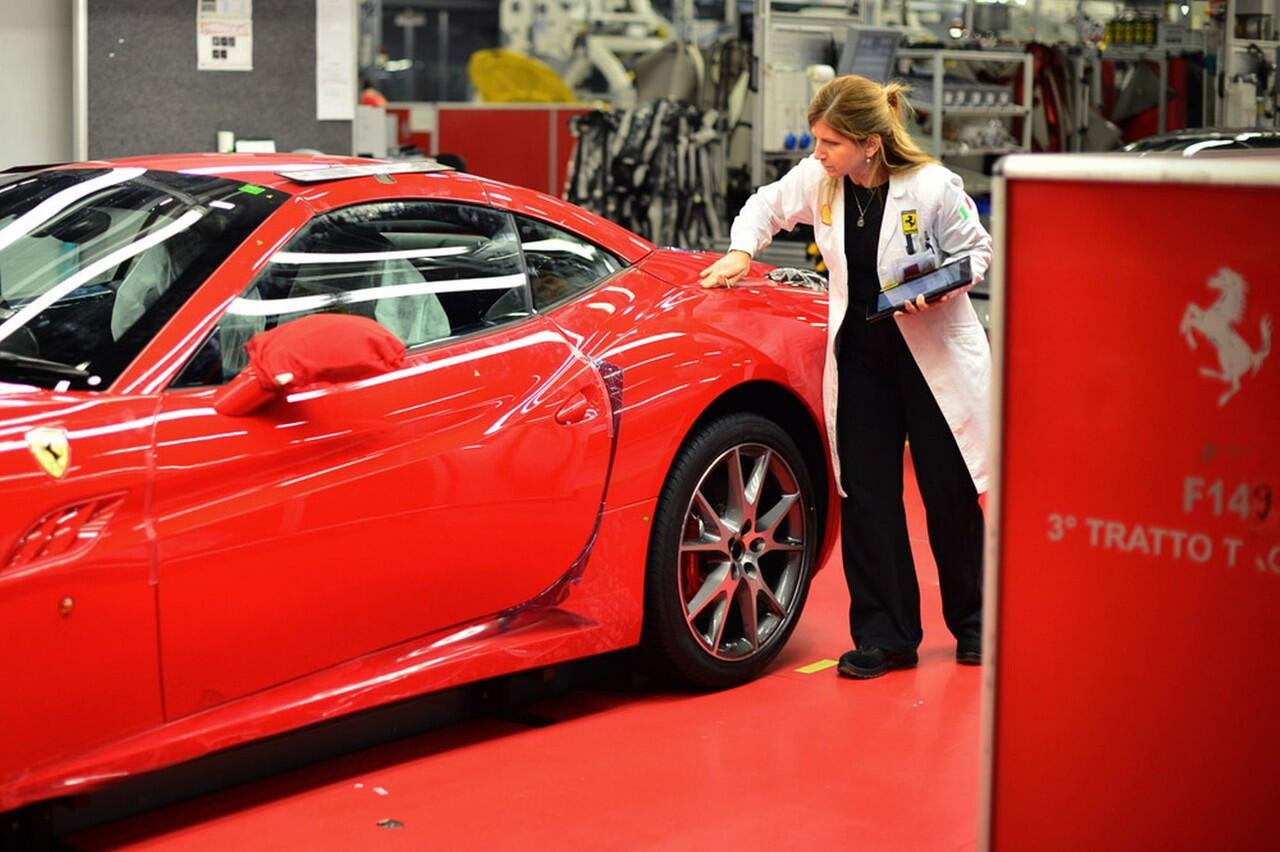 Ferrari : Inside the factory (Pabrik pembuatan Ferrari) HD