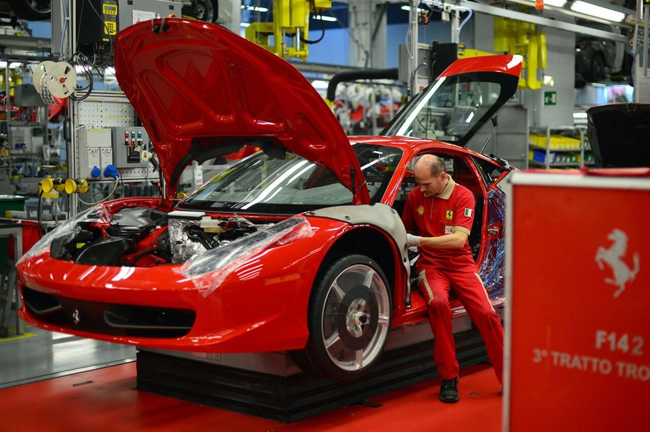 Ferrari : Inside the factory (Pabrik pembuatan Ferrari) HD