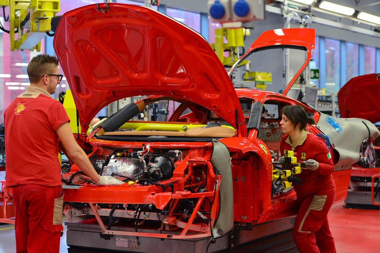 Ferrari : Inside the factory (Pabrik pembuatan Ferrari) HD