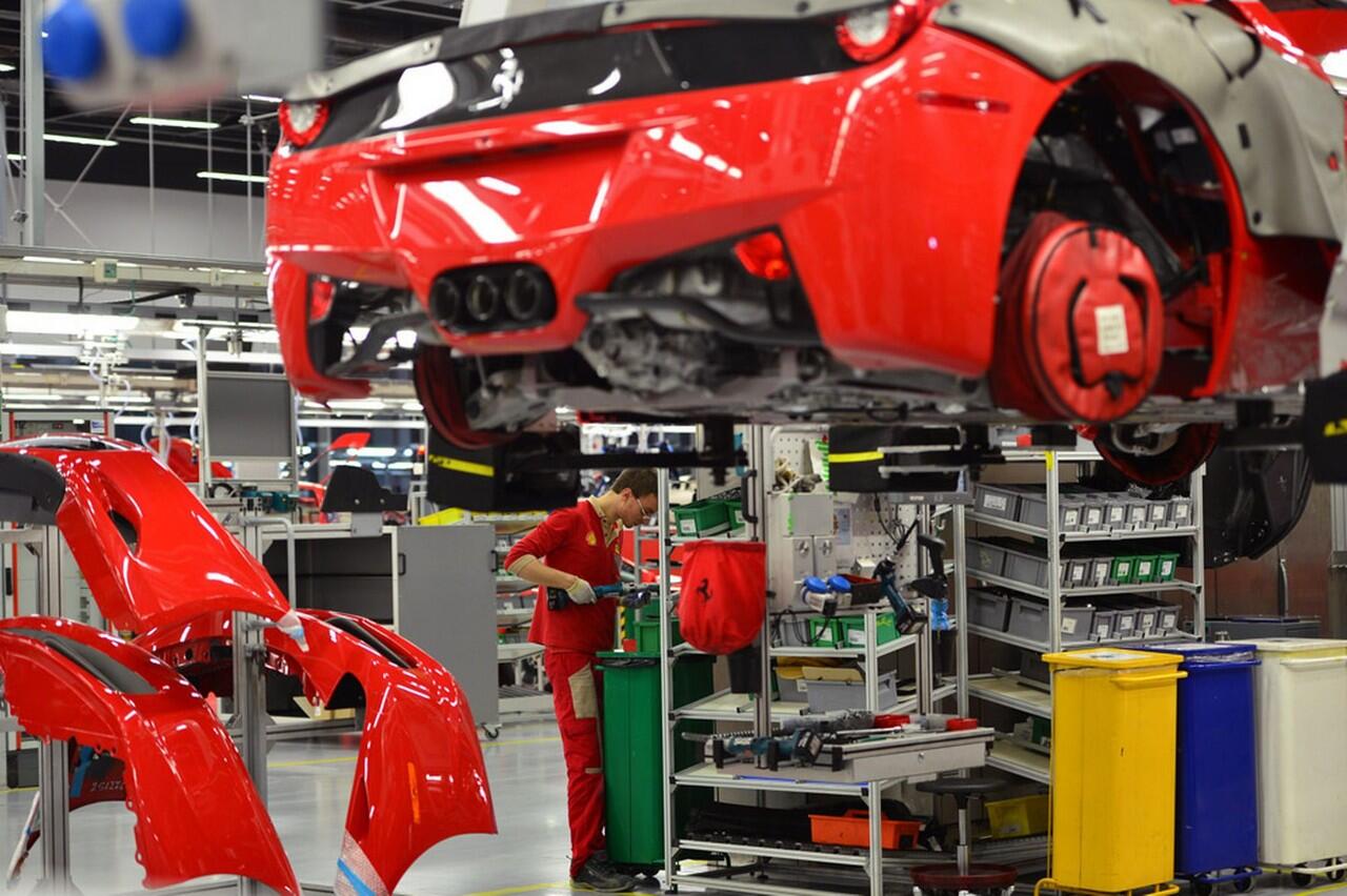 Ferrari : Inside the factory (Pabrik pembuatan Ferrari) HD