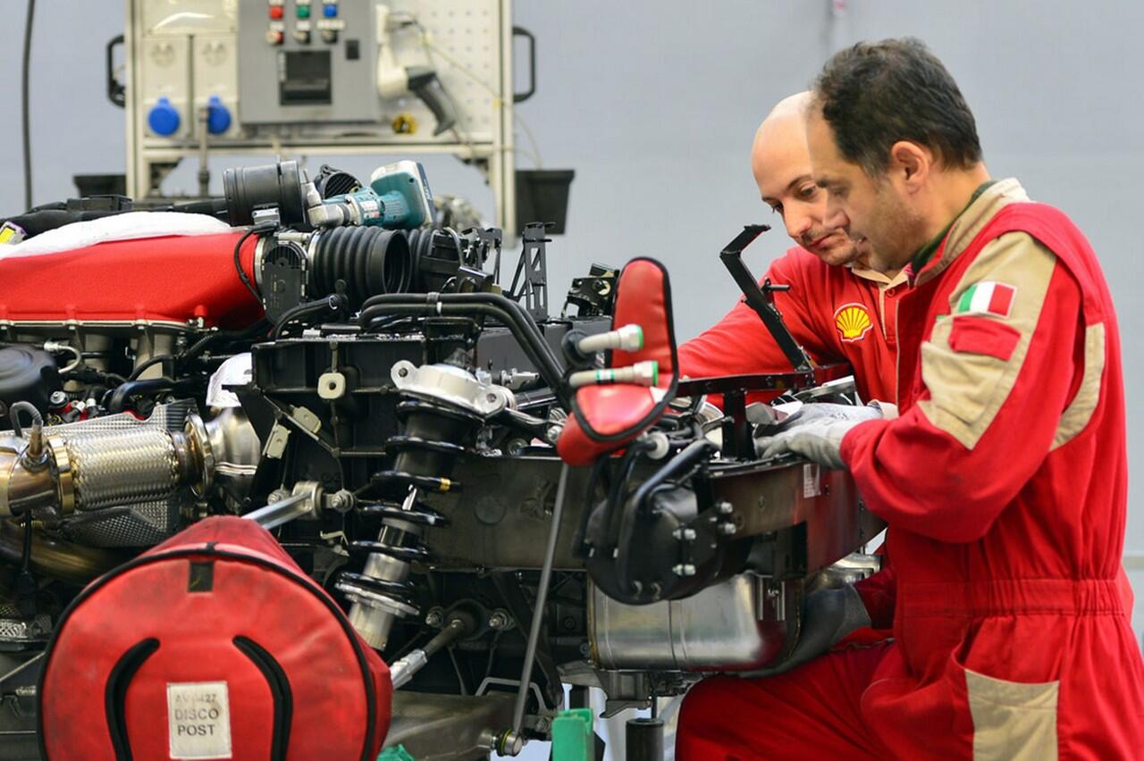 Ferrari : Inside the factory (Pabrik pembuatan Ferrari) HD