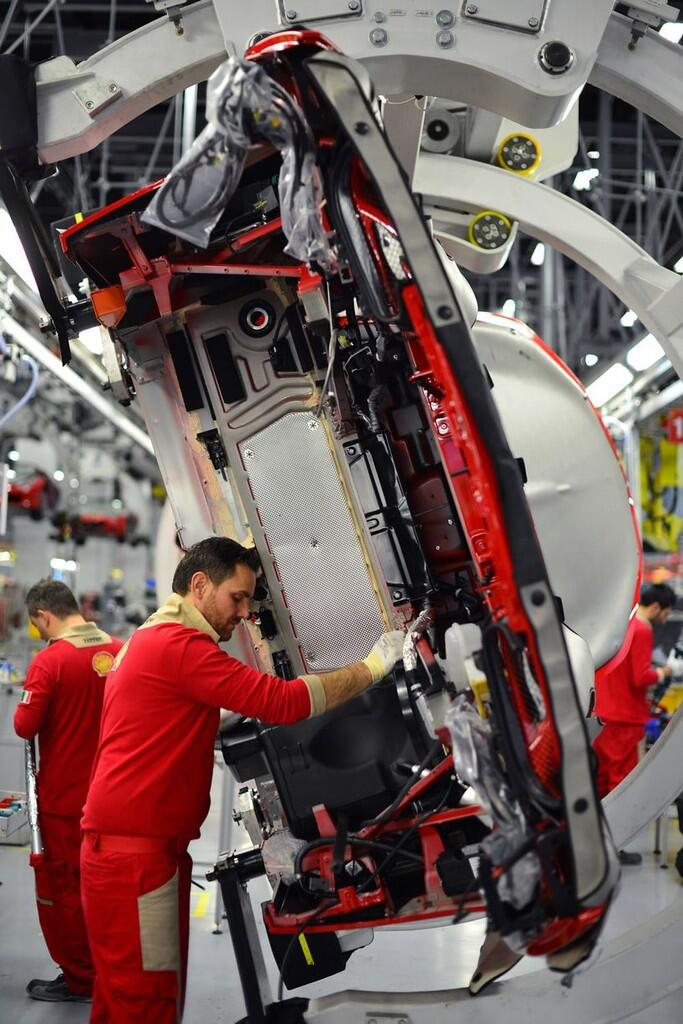 Ferrari : Inside the factory (Pabrik pembuatan Ferrari) HD