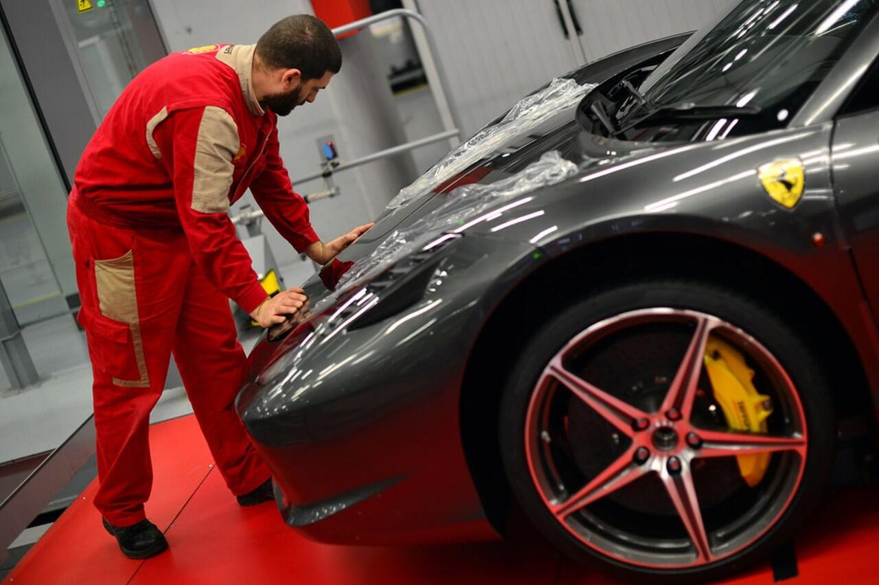 Ferrari : Inside the factory (Pabrik pembuatan Ferrari) HD