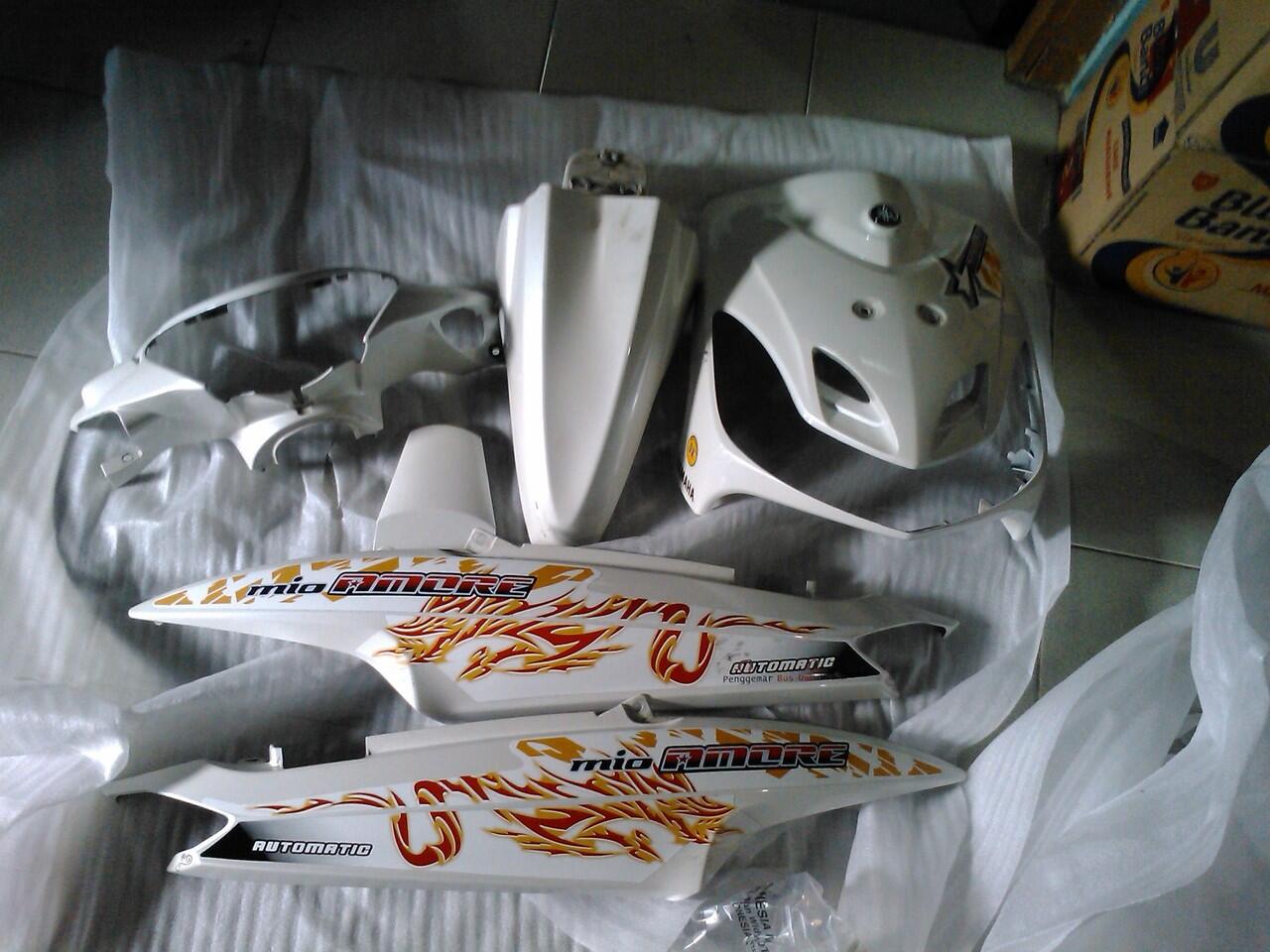 Jual Body Mio smile putih/white ORI 2nd striping mio amore 2011 + bonus