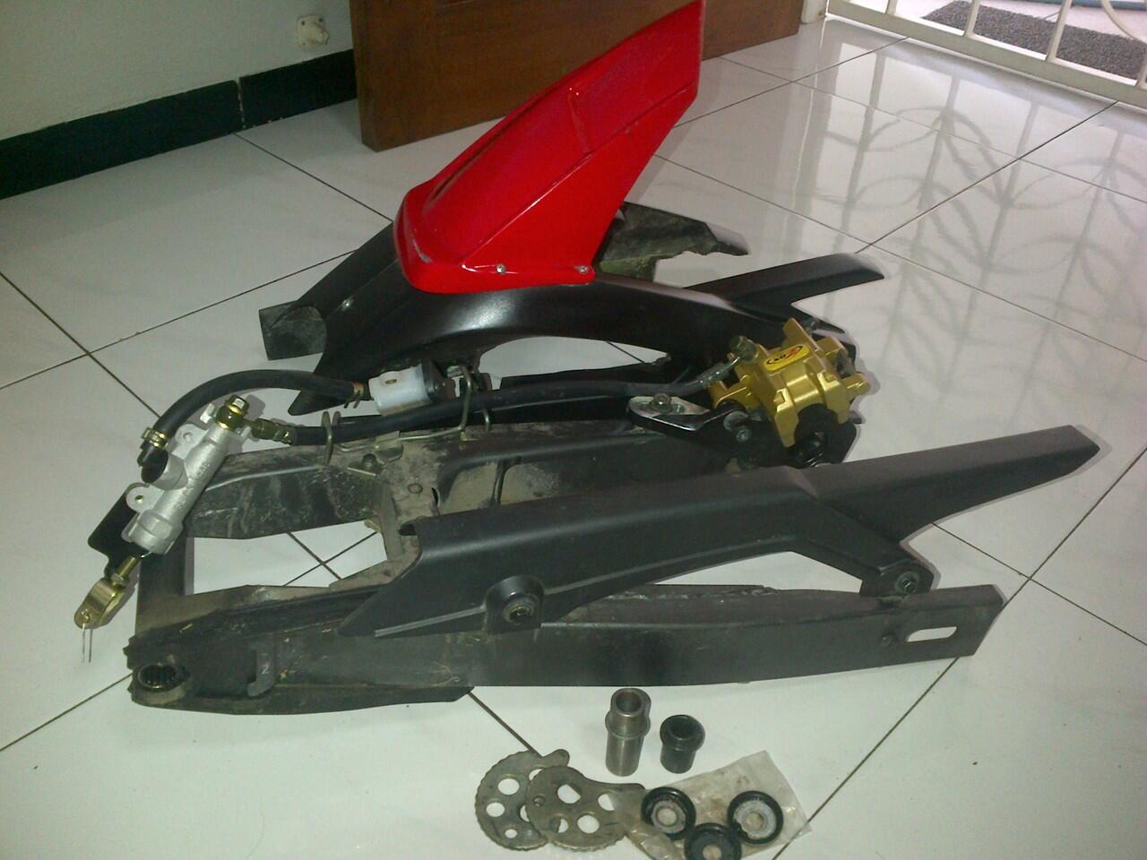 Terjual Dijual Swing Arm OEM R15 ver 1 tuk Vixion  KASKUS