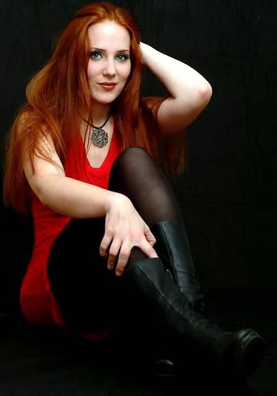 SIMONE SIMONS (EPICA).. SILAHKAN MASUK...