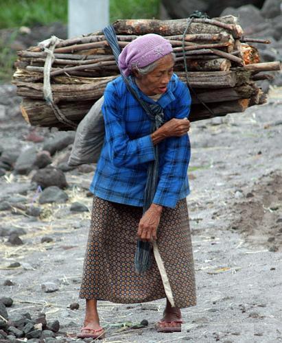 JANGAN PERNAH KITA MENGATAKAN LETIH PADA IBU